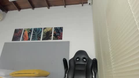 Snapshot of _molly_rosse_ chatting on April 2026 12:01:01 PM _molly_rosse_ online show from April 2026 12:01:01 PM
