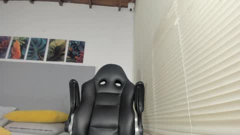 Snapshot of _molly_rosse_ chatting on May 2026 12:02:01 PM _molly_rosse_ online show from May 2026 12:02:01 PM