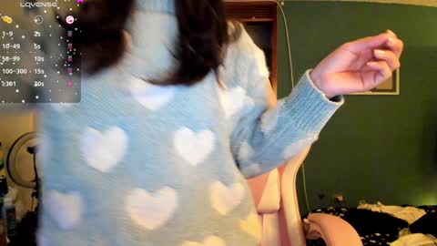 Snapshot of _moon_cake_ chatting on February 2025 04:04:01 AM Next stream 950 pm Colombia time xd online show from February 2025 04:04:01 AM