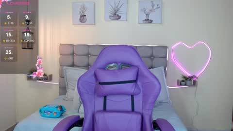 Snapshot of _naomi_s chatting on June 2026 01:35:01 PM _naomi_s online show from June 2026 01:35:01 PM