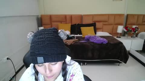 Snapshot of _natalie18_ chatting on January 2025 07:58:02 PM Natalie online show from January 2025 07:58:02 PM