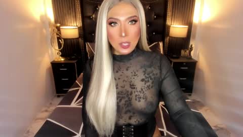 _natashacooper_ online show from April 2026 02:52:02 PM