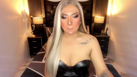 _natashacooper_ online show from April 2026 08:28:02 AM