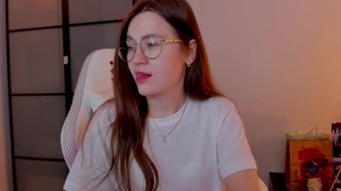 Snapshot of _nemalkovamia chatting on January 2025 03:31:01 AM Mia with a big heart online show from January 2025 03:31:01 AM