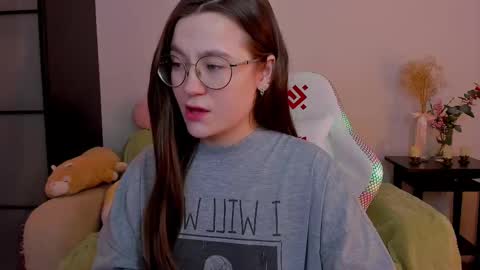 Snapshot of _nemalkovamia chatting on February 2025 06:39:01 AM Mia with a big heart online show from February 2025 06:39:01 AM