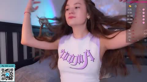 Snapshot of _nemalkovamia chatting on September 2025 11:09:01 AM Mia with a big heart online show from September 2025 11:09:01 AM