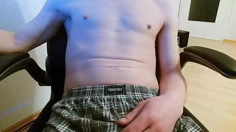 _neverever_ online show from April 2026 07:12:02 PM