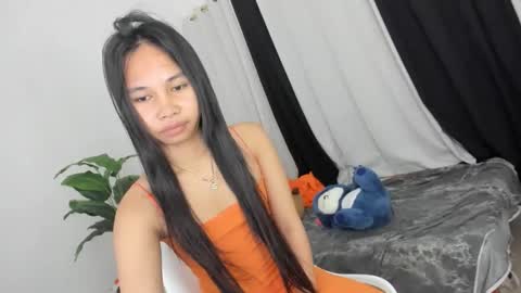 Nicole online show from November 2025 04:19:02 PM