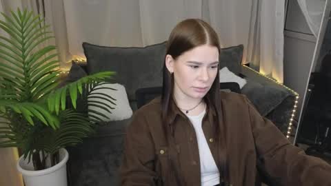 Snapshot of _nikol_cute_ chatting on May 2026 01:57:02 AM _nikol_cute_ online show from May 2026 01:57:02 AM