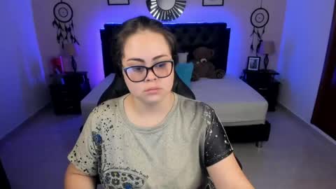 Olivia jones online show from April 2026 12:08:02 PM