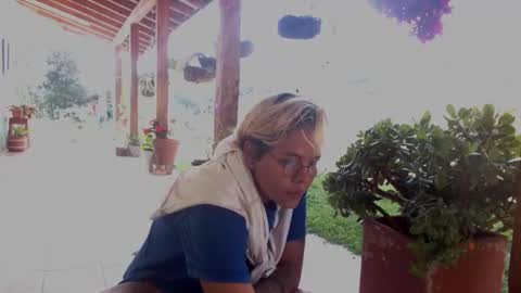 Snapshot of _paradissela chatting on January 2025 02:21:01 PM GAIA online show from January 2025 02:21:01 PM