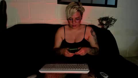 Snapshot of _paradissela chatting on February 2026 02:21:02 AM GAIA online show from February 2026 02:21:02 AM