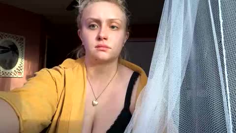 _peaceoutgirlscout_ online show from November 2025 09:58:01 PM