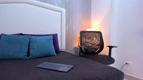  peach1  online show from September 2025 02:55:01 PM