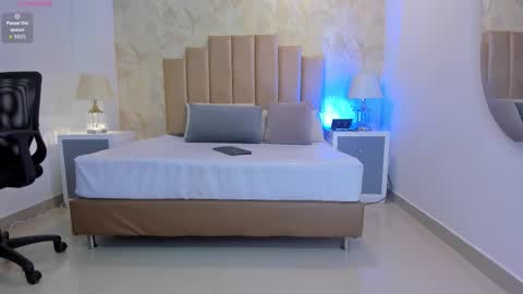  peach1  online show from October 2025 02:43:02 PM