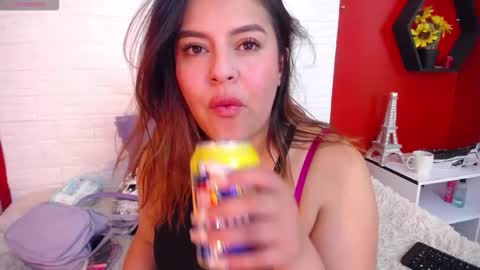 Laura online show from October 2025 05:58:02 PM