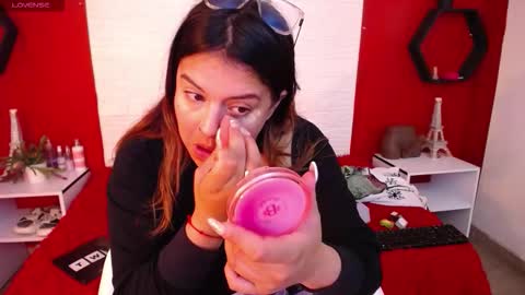 Laura online show from December 2025 07:22:01 PM