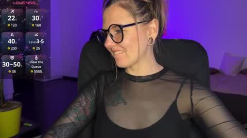 Snapshot of _private_person_ chatting on January 2025 06:27:01 PM HADLY today day-off see u online 0112 online show from January 2025 06:27:01 PM