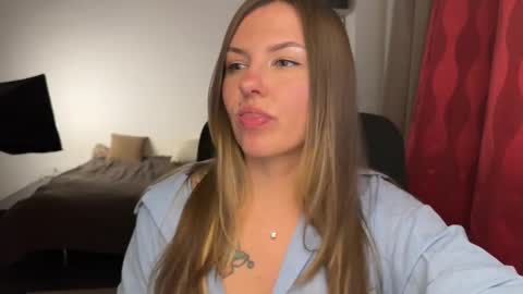 Snapshot of _private_person_ chatting on September 2025 04:39:02 PM HADLY today day-off see u online 0112 online show from September 2025 04:39:02 PM