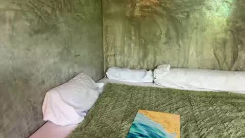 Snapshot of _private_person_ chatting on October 2025 07:31:02 AM HADLY today day-off see u online 0112 online show from October 2025 07:31:02 AM