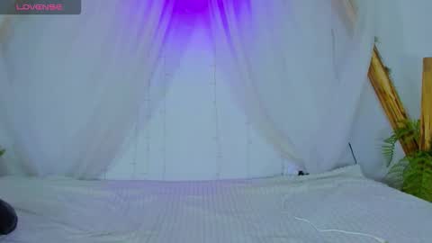 Moon online show from December 2025 10:04:02 PM