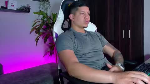 Roberto online show from November 2025 07:30:02 AM