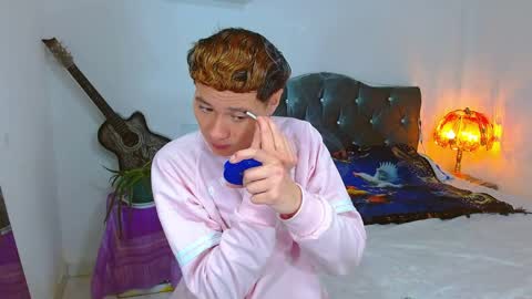 santi online show from April 2026 08:17:01 AM