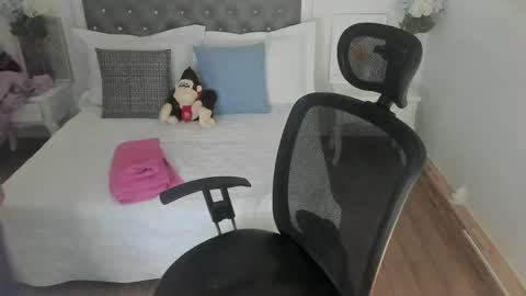 Sharlot online show from May 2026 02:36:02 PM