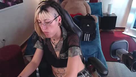 Snapshot of _sharlotte777 chatting on February 2025 04:14:02 PM _sharlotte777 online show from February 2025 04:14:02 PM