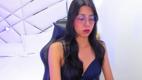 Snapshot of _skinnydoll chatting on September 2025 12:34:01 AM Lana online show from September 2025 12:34:01 AM