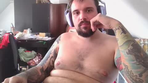 _smiley_bear27 online show from November 2025 05:51:02 AM