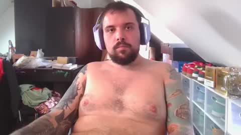 _smiley_bear27 online show from November 2025 06:01:01 AM