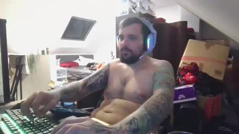 _smiley_bear27 online show from December 2025 10:02:01 AM