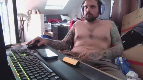 _smiley_bear27 online show from December 2025 06:11:01 AM