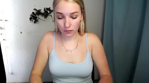 Snapshot of _snow_queen__ chatting on May 2026 08:09:02 AM Rachel online show from May 2026 08:09:02 AM