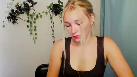 Snapshot of _snow_queen__ chatting on June 2026 11:45:01 AM Rachel online show from June 2026 11:45:01 AM