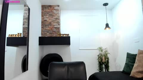 Snapshot of _sofia_cruz chatting on September 2025 07:35:01 PM 640 200 online show from September 2025 07:35:01 PM