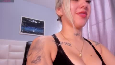 Snapshot of _sophiewilson chatting on January 2025 03:04:02 PM sophie online show from January 2025 03:04:02 PM