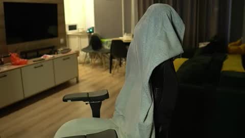 OLIVERpvt is open online show from January 2026 12:10:01 PM