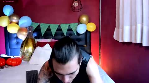 Snapshot of _tattoo_couple chatting on October 2025 02:23:02 PM online show from October 2025 02:23:02 PM