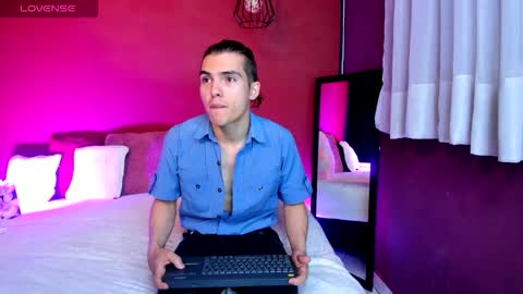 Snapshot of _tattoo_couple chatting on November 2025 01:00:01 PM online show from November 2025 01:00:01 PM