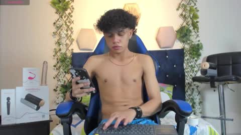 Snapshot of _taylor_black chatting on November 2025 08:20:01 PM Taylor online show from November 2025 08:20:01 PM