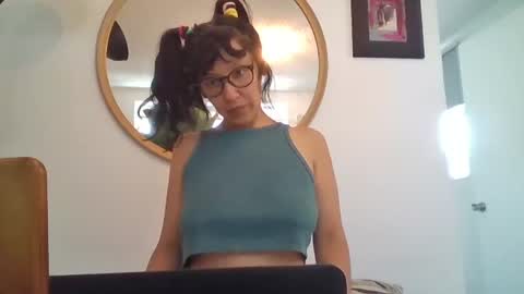 Snapshot of _tutti_frutti_ chatting on May 2026 08:54:02 PM _tutti_frutti_ online show from May 2026 08:54:02 PM
