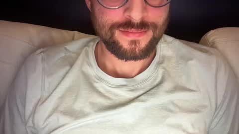 Snapshot of _ur_happy_meal chatting on January 2025 03:05:02 AM DJ online show from January 2025 03:05:02 AM