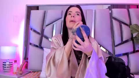 Snapshot of _valeria_saenz_ chatting on November 2025 02:43:02 AM _valeria_saenz_ online show from November 2025 02:43:02 AM