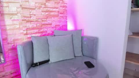 Snapshot of _valeria_saenz_ chatting on January 2026 08:14:02 PM _valeria_saenz_ online show from January 2026 08:14:02 PM