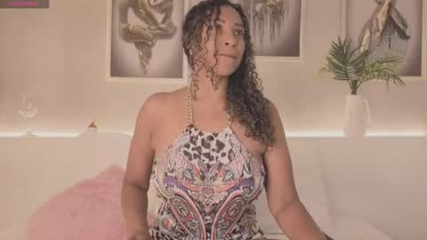 Snapshot of _victoria_hills chatting on April 2026 12:50:02 PM Victoria online show from April 2026 12:50:02 PM