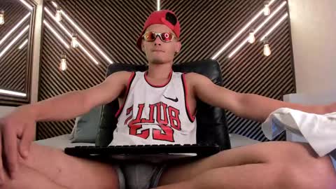 Snapshot of _white_fox_ chatting on February 2025 03:33:01 AM white fox online show from February 2025 03:33:01 AM