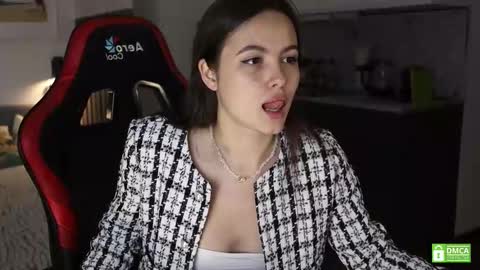 Kristina online show from September 2025 10:28:01 AM