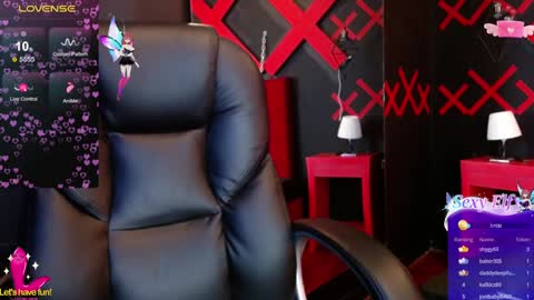 Snapshot of _yuyi chatting on January 2025 05:06:01 PM Yuyi online show from January 2025 05:06:01 PM